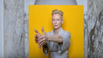 Actrice Tilda Swinton in campagne Bijenkorf