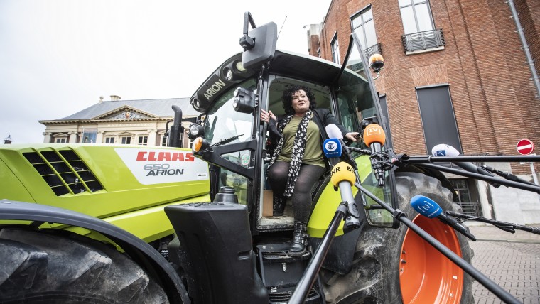 Caroline van der Plas komt aan bij Tweede Kamer 