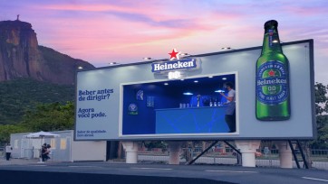 Dit 3D-billboard van Heineken doet ook dienst als bar