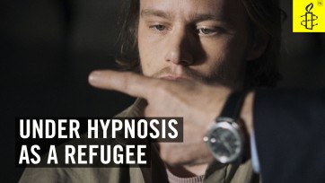 Amnesty brengt mensen onder hypnose voor meer begrip vluchtelingen