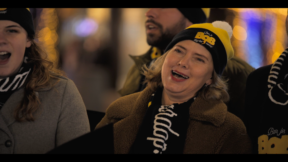 Minister Cora van Nieuwenhuizen zingt de nieuwe Bob-campagne