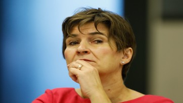 Oud-minister Ploumen krijgt Machiavelliprijs voor SheDecides