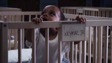 Sportkampioenen als baby in Nike film