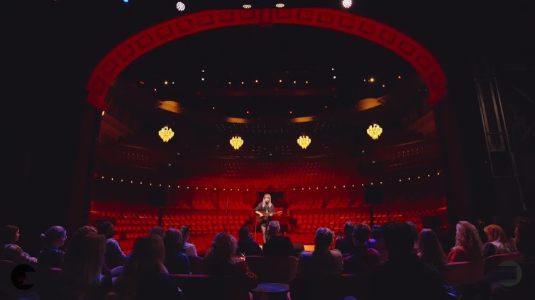 Beeld van de perspresentatie van Hadestown in Carré