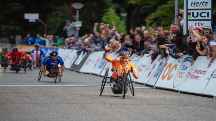 Para-wielrenner tijdens de UCI Para-cycling Road World Championships in 2019