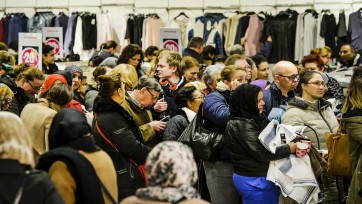 Compleet gekkenhuis bij opheffingsuitverkoop V&D