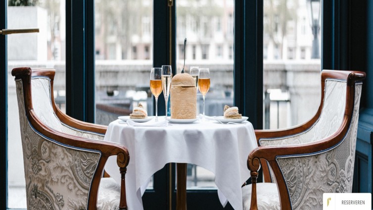 Royal Afternoon Tea in het Amstel Hotel (inclusief een glas Prosecco: 59 euro per persoon)