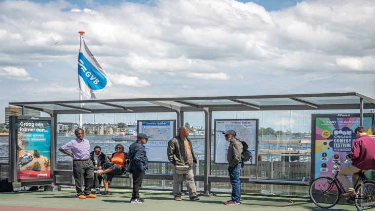 'Op de foto blijkt overduidelijk: iedereen negeert onze out of home reclame'