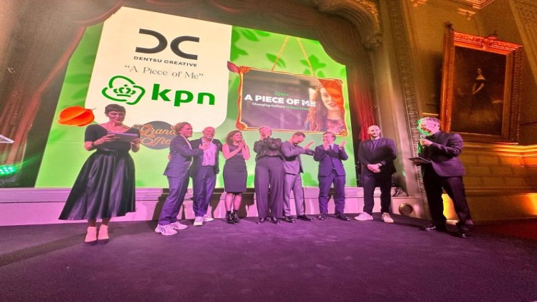 De winnaars van KPN en Dentsu Creative tijdens de uitreiking van de Europese Grand Effie