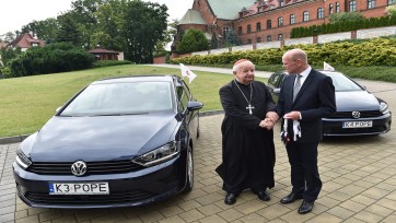 Lobbyist Steg van Volkswagen op non-actief vanwege proeven met apen en uitlaatgassen
