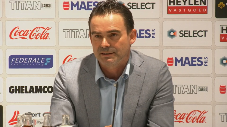 Marc Overmars tijdens de perspresentatie bij Antwerp