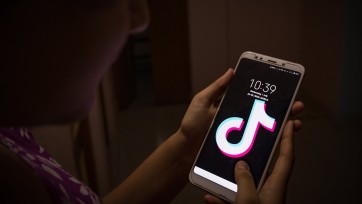 'Nederlandse toezichthouders moeten nú ingrijpen bij TikTok'