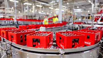 Coca-Cola maakt rode kratten nu van 97 procent gerecycled plastic