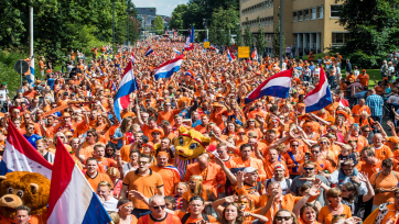 Oranje Boven! Oranje Boven? Oranje Ho Even...