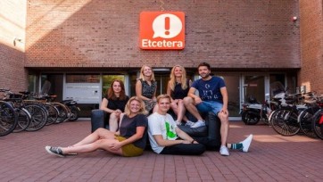 Etcetera haalt zes jonge talenten in huis