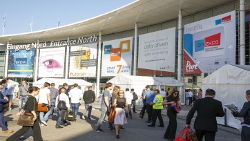 Conferentie dmexco 2017 opent met lezingen in de lucht door Lufthansa