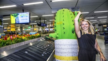 Dansende cactus heet je welkom op Schiphol