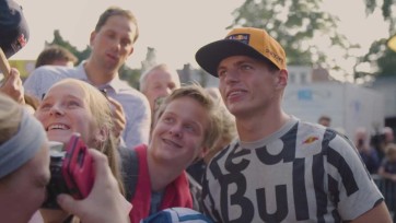 Jumbo begint campagne voor spaaractie racewagen Max Verstappen