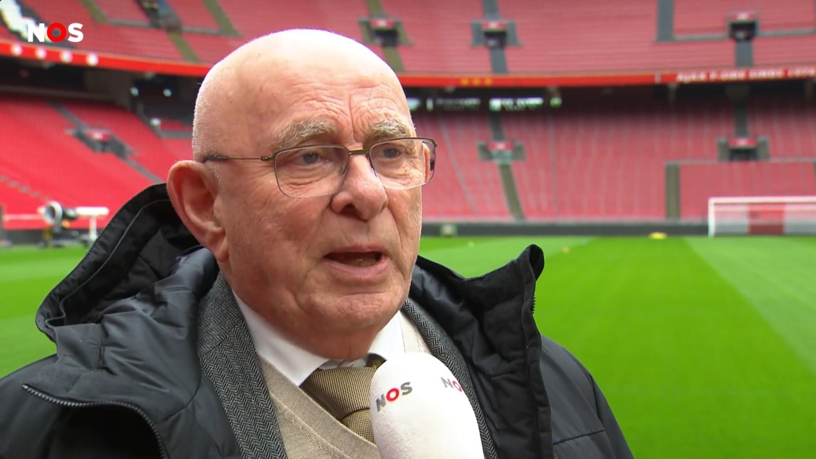 Michael van Praag legt voor de NOS-camera uit waarom Alex Kroes op non-actief werd gezet