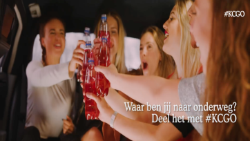 Karvan Cévitam-campagne presenteert mini-flesje als ‘nieuwe zomerhit’