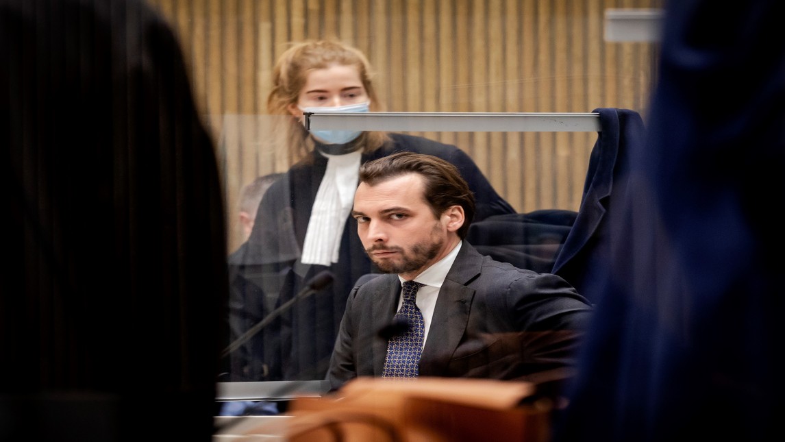 Thierry Baudet  in de rechtbank Amsterdam bij kort geding voor vergelijking coronamaatregelen kabinet met de Holocaust.