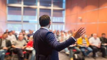 Zo maak je met slim podiumgebruik je presentatie veel effectiever