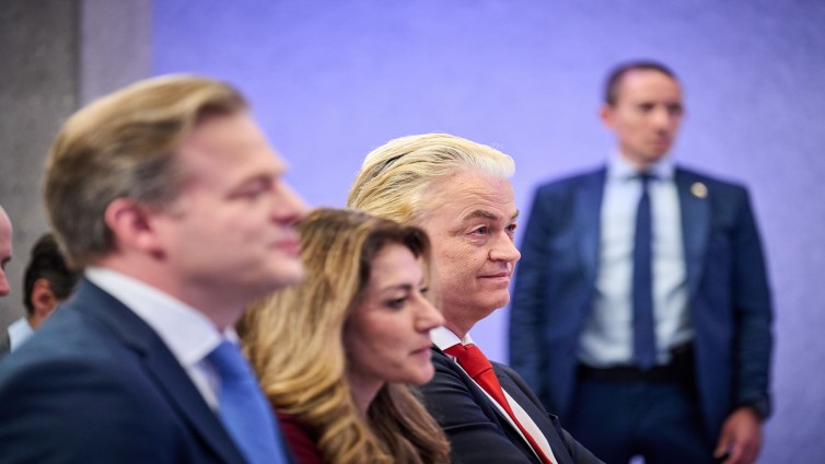 Pieter Omtzigt (NSC), Dilan Yesilgoz (VVD) en Geert Wilders (PVV) tijdens presentatie hoofdlijnenakkoord.