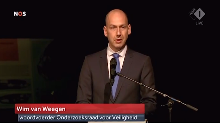 Wim van der Weegen tijdens live NOS-uitzending bij presentatie van het MH-17-rapport