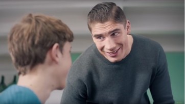 Knuffelkickbokser Rico Verhoeven moet Zonnatura ‘lekker en modern’ maken