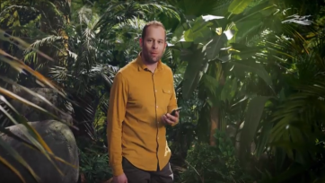 Mobiel.nl komt met nieuwe campagne waar consument verdwaalt in jungle