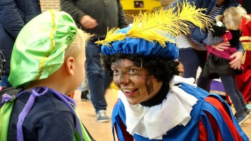 Bij Bol.com heet 'Zwarte Piet' vanaf nu 'Piet'