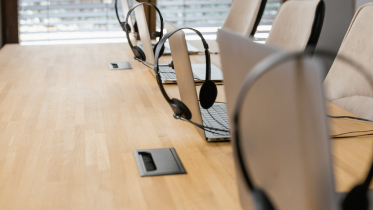 Webcare; Laptops met koptelefoons