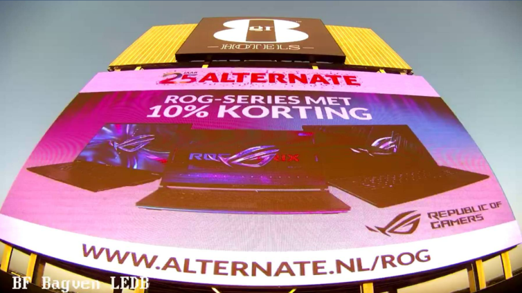 Een beeld uit de livestream bij een reclamemast bij Breda.