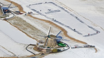 Hilarische uitleg NBC over schaatsen in Nederland, Heineken haakt in