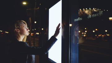 DOOH: Meer dan simpelweg een extra scherm toevoegen aan je (online) campagne