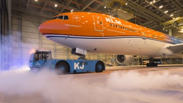 KLM schildert Boeing oranje