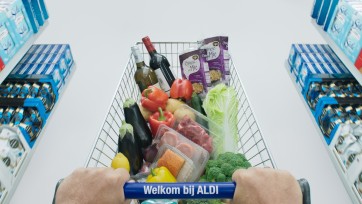 Aldi predikt eenvoud in eerste commercial ooit