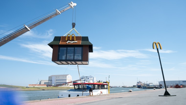 Het mini McDonald’s restaurant op weg naar Terschelling 