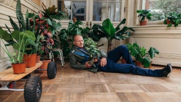 Maxim Hartman laat zien dat planten vrouwenmagneten zijn