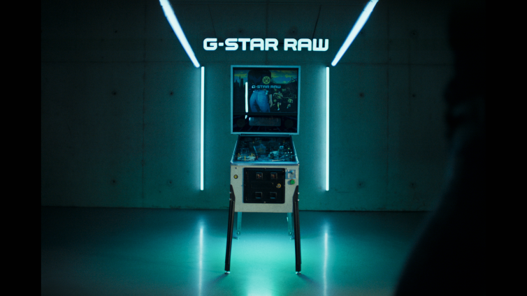 G-Star Raw speelt real life pinball met Borrussia Dortmund-spelers