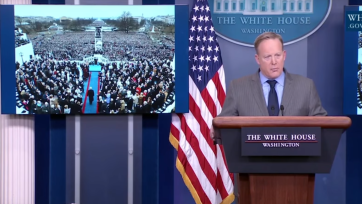 Twitter gaat los na bizarre 'alternatieve feiten' van woordvoerders Trump