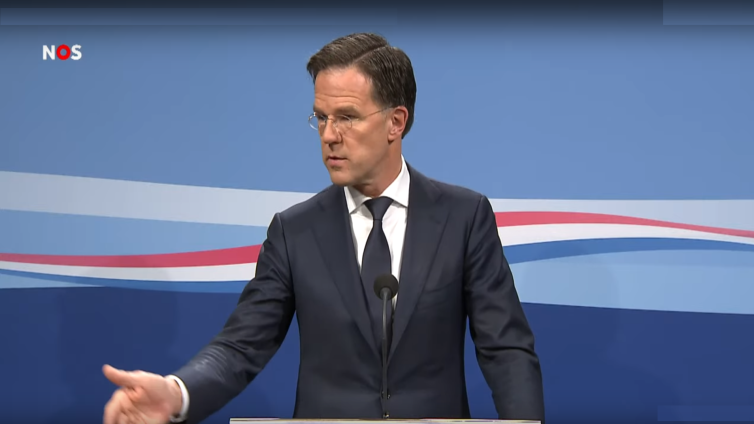 Mark Rutte tijdens de persconferentie