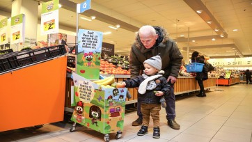 Albert Heijn en gezondheid: Rock Frogs delen gratis fruit uit