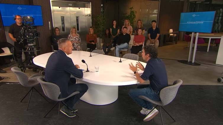 Beeld van het online-event van Ster. Aan tafel Frank Volmer (l) en Victor Mids