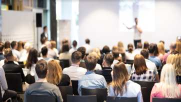 Wees een baken in de storm door je thought leadership naar een hoger niveau te tillen