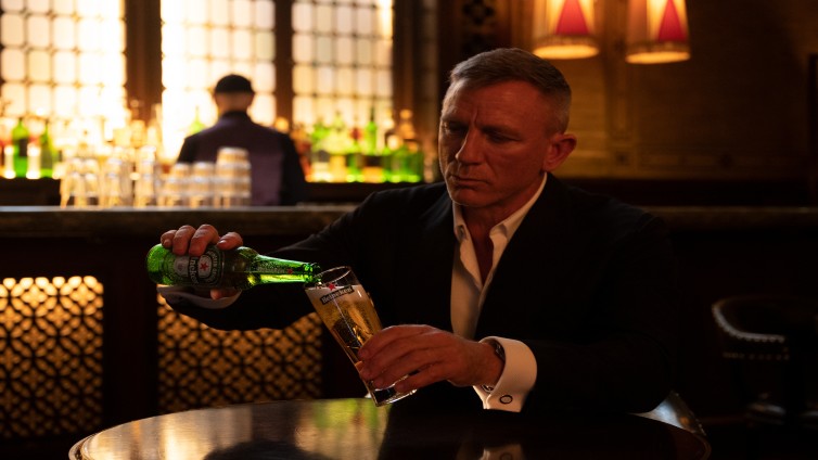 Heineken bewijst met James Bond dat wachten loont #Notimetodie