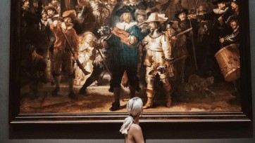 Rijksmuseum overladen met kritiek na samenwerking met deze influencer