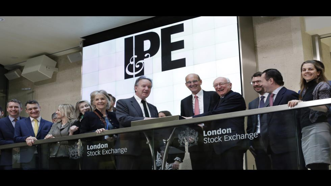 In 2015 openden IPE-oprichtersPiers Diacre en Fennell Betson de Londense beurs. IPE bestond 20 jaar.