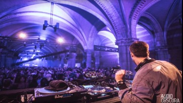 Hoe je 2000 technofreaks laat dansen in de fietstunnel van het Rijks