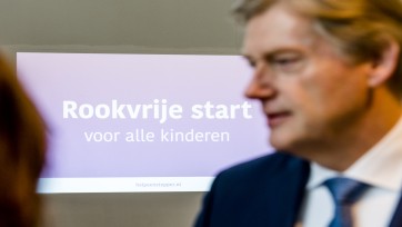 VWS voert campagne: Help je zwangere vrouw om te stoppen met roken